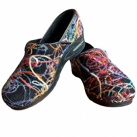dansko scribble print clogs